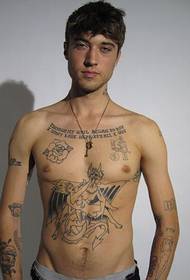 männleche Modell Ben Palmer Tattoo
