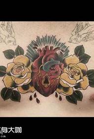 model de tatuaj inimă trandafir