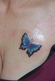 pralles MM blaues Schmetterling Tattoo auf der Brust