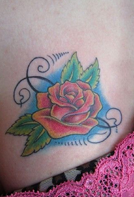 Tatuaggio petto rosa blu rosa