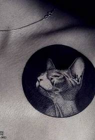 胸部猫咪纹身图案