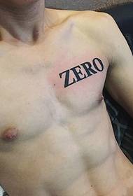 vienkāršs angļu valodas vārds tattoo tetovējums uz krūtīm