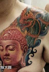Patrón de tatuaje de Buda rojo en el pecho