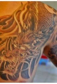 Шаблон татуіроўкі з паловай атлона і цмока