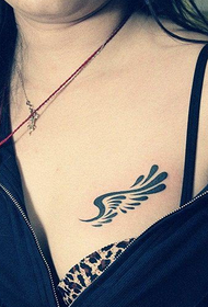 美胸トレンドトーテム翼タトゥー画像