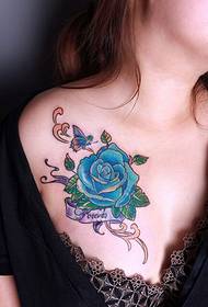 Tatuagem Sexy Rosa Azul No Peito