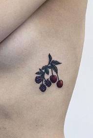 ženski prsa bočni trešnje uzorak tetovaža