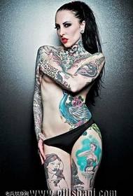 татуировка груди красивая сексуальная женщина