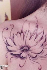 bröst lotus tatuering mönster
