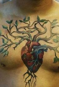 Padrão de tatuagem no peito muito criativo