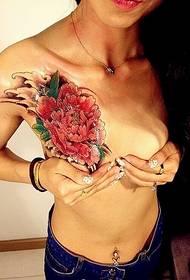 kvinnlig bröstfärg pion tatuering mönster bild