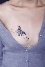 слатка девојка груди секси боја лептир тетоважа узорак слика