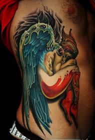 Tetovaža anđela na prsima i trbuhu u europskom stilu
