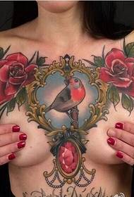 Sexy kvinnelig dyp V-tatoveringsmønster for å glede seg over bildet
