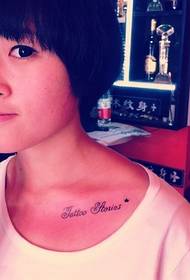 Xiuqi gjoks bukurie model anglisht tatuazh i bukur