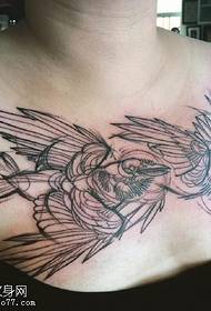 krūtīs tetovēta putna tetovējuma modelis