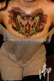 patrón de tatuaxe de antílope de cor do peito