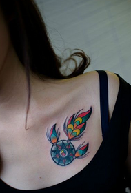 tatuagem de peito de cor apanhador de sonhos de cor