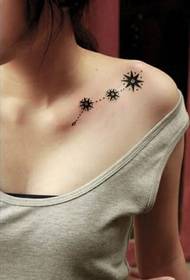 lány mellkas szerencsés ötágú csillag tetoválás