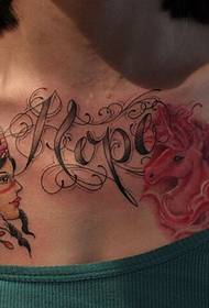 poitrine créative tatouage anglais licorne rouge