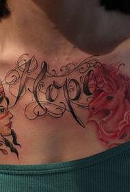 κορίτσια στήθος προσωπικότητα δημιουργικό τατουάζ τοτέμ