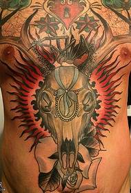 Ŝablono de tatuado de cervoj sur la brusto