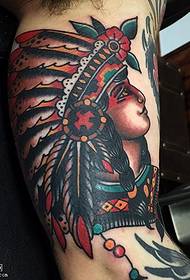 Indiskt tatueringsmönster på armen