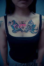 dievča hrudník lebka kríž tetovanie obrázok