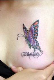 meisje in de borst van de vlinder Engelse naam tattoo foto
