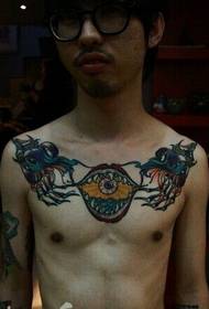 férfi mellkas nagyon szép klasszikus halálvirág 骸 csont tetoválás kép
