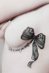sexig skönhet bröst vacker engelska tatuerad bild
