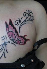 chica pecho mariposa tatuaje patrón