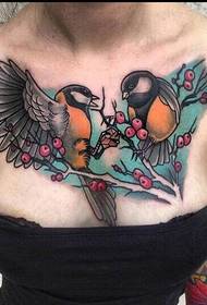 seksowna kobieta w klatce piersiowej moda kolor ptaka obraz tatuaż obraz