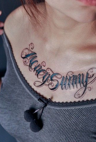 tatuagem inglesa sexy do peito da beleza