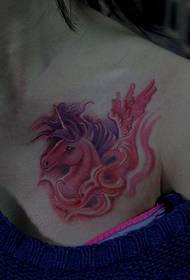 tatuaje de unicornio rojo de cofre de belleza