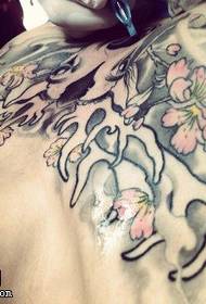 Uzorak tetovaže breskve s tintom