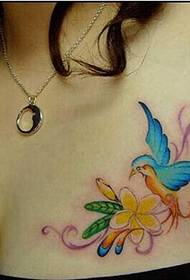 klassisk skjønnhet sexy bryst fugl blomst tatovering bilde bilde