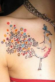 Imagem recomendada de uma tatuagem colorida de pavão