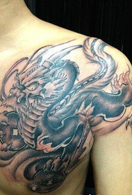 wiilal aad u qurux badan oo qurux badan oo madow iyo tattoos ah