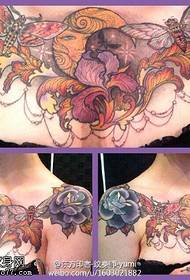 kolor klatki piersiowej uzwojenie wzór róży tatuaż kwiat