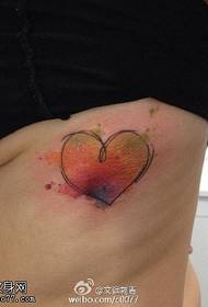Мастило с татуировка във формата на сърце