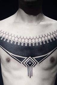 活力男士胸部個性黑白圖騰紋身