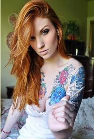 Padrão de tatuagem floral de peito exclusivo de beleza