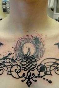 Ειδικό τατουάζ τέχνης στυλ στήθος