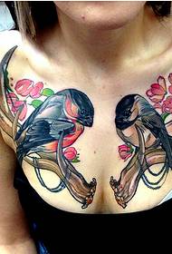 性感女性胸部时尚好看的燕子纹身图案图片