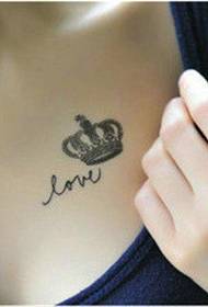 dívka hrudi vznešené koruny tetování vzor