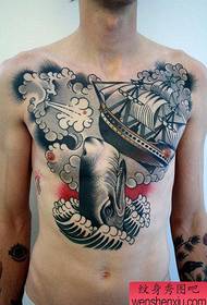 a handsome European and American style on the chest Tattoo pattern appreciation