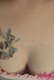 性感迷人女性胸部个性骷髅纹身图片图片