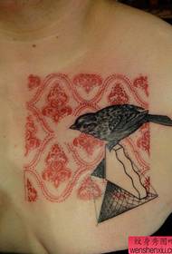 Patrón de tatuaje de pájaro sexy de estilo especial para el pecho de las mujeres