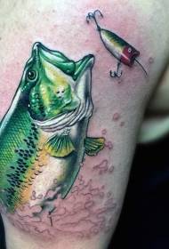 pola tato realistis warna bahu ikan